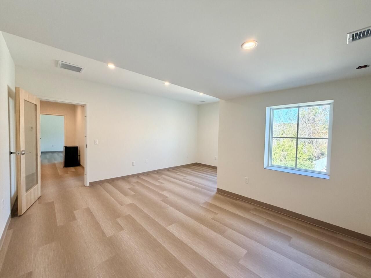 814 Johnnie Dodds Boulevard  Photo 33