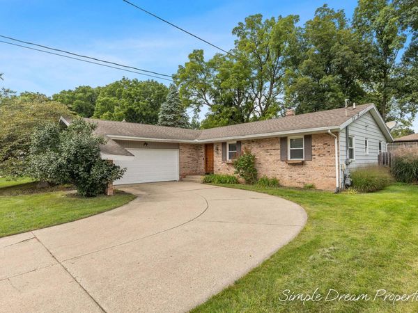 1727 Weymouth Drive SE, Grand Rapids, MI 49508