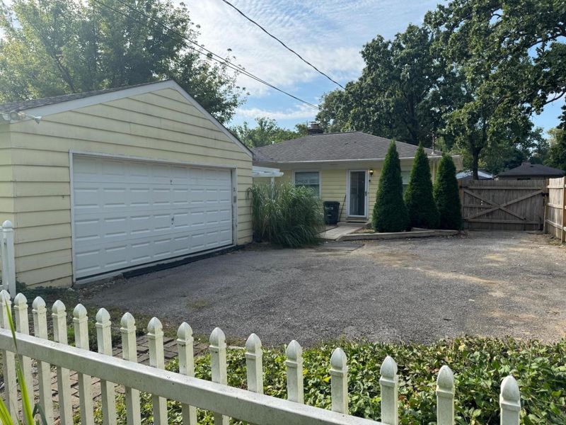 2706 Wildwood Road, Columbus, OH 43231 Photo 5