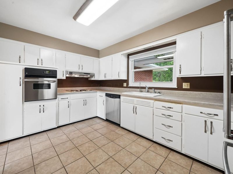 2801 Maplewood Drive, Columbus, OH 43231 Photo 10