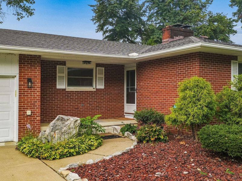 2801 Maplewood Drive, Columbus, OH 43231 Photo 2
