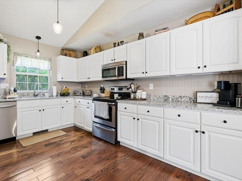 645 Floral Valley Drive W, Howard, OH 43028 Photo 12