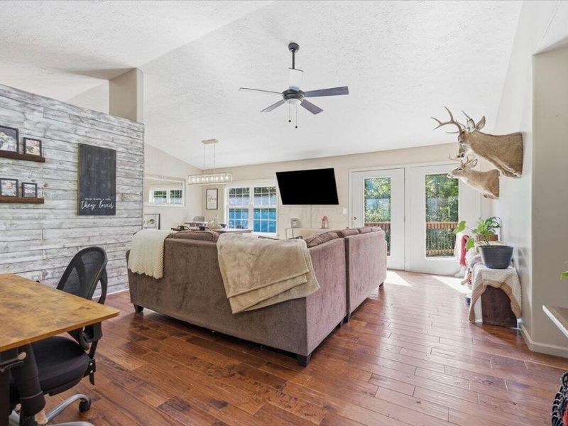 645 Floral Valley Drive W, Howard, OH 43028 Photo 8