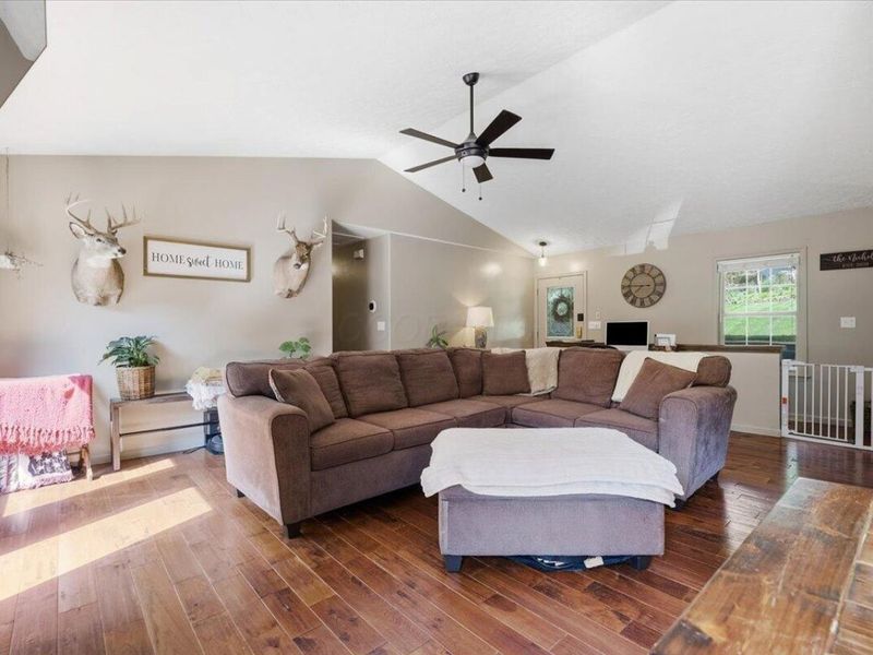 645 Floral Valley Drive W, Howard, OH 43028 Photo 9