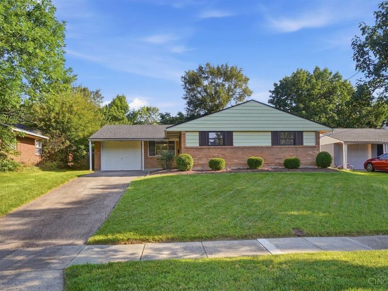 1034 Terrytown Court, Springdale, OH 45246 Photo 2