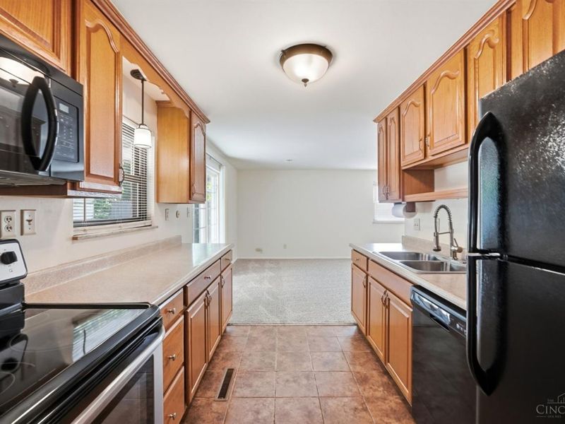 1034 Terrytown Court, Springdale, OH 45246 Photo 8