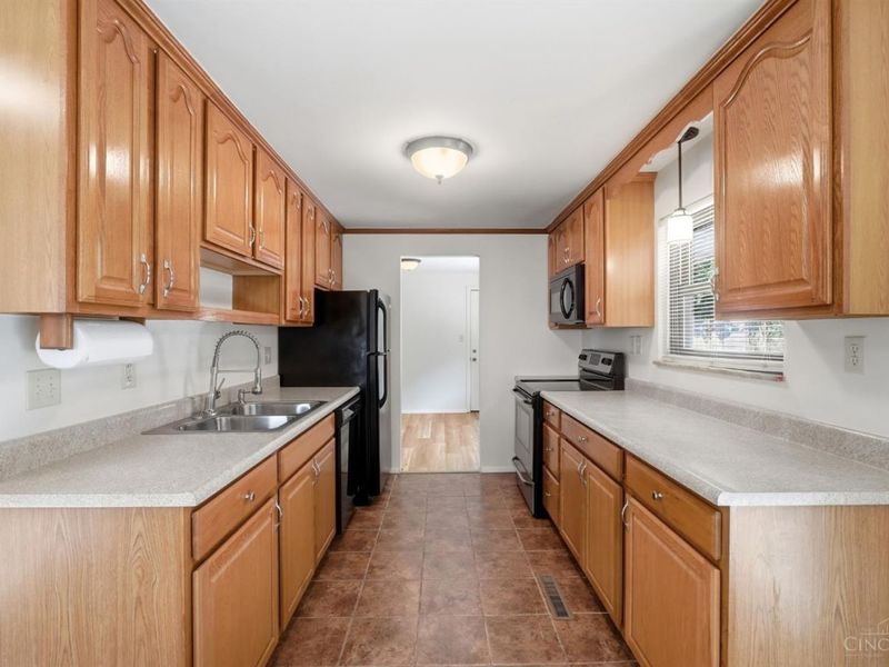 1034 Terrytown Court, Springdale, OH 45246 Photo 9