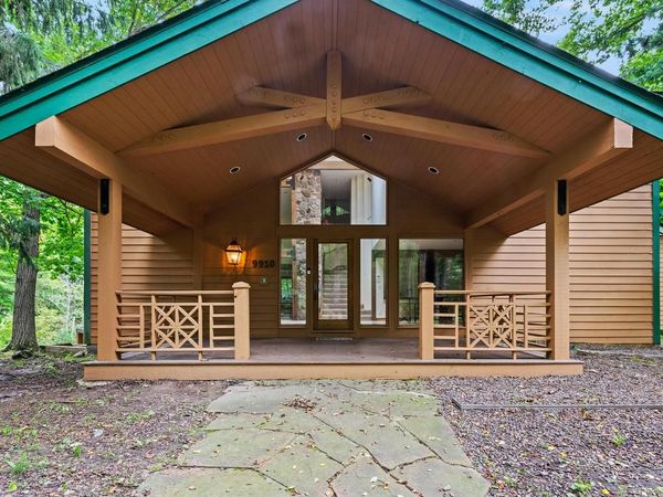 9910 N Corey LANE, Mequon, WI 53092