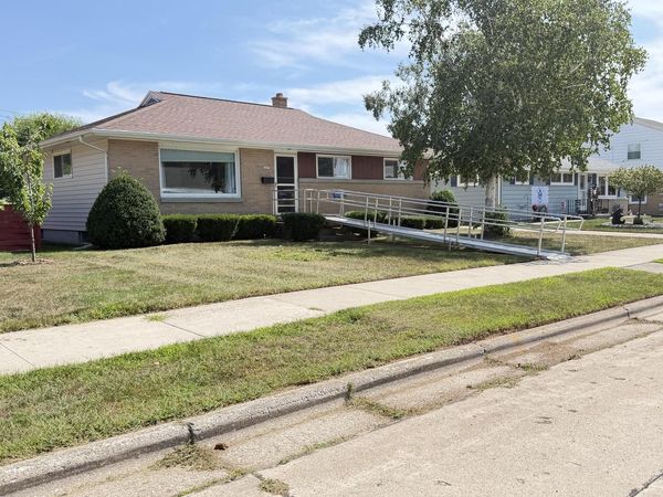 1607 S 17th STREET, Manitowoc, WI 54220