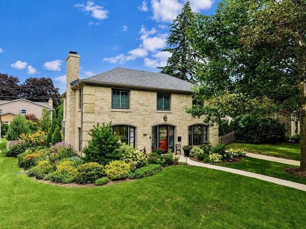 7822 W Wisconsin AVENUE, Wauwatosa, WI 53213