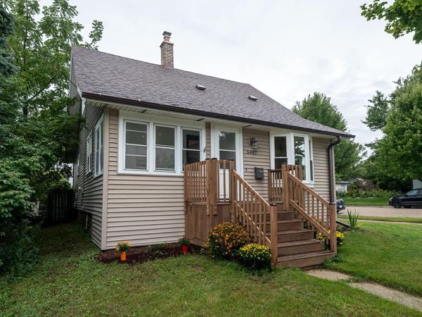 5447 S Lake DRIVE, Cudahy, WI 53110