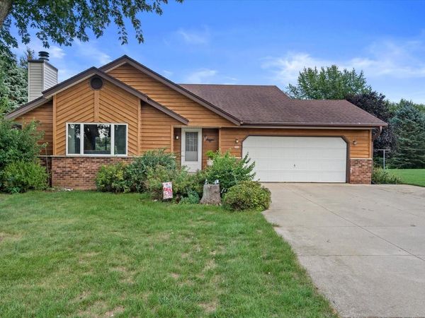 226 Corby DRIVE, North Prairie, WI 53153