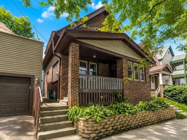 1811 N Astor STREET, Milwaukee, WI 53202