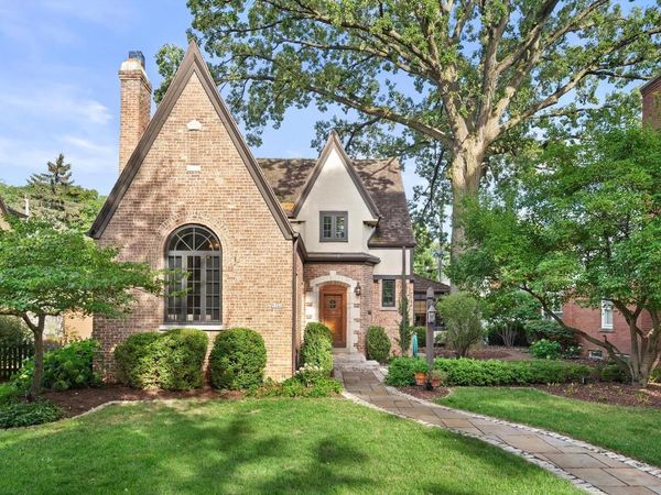 5346 N Hollywood AVENUE, Whitefish Bay, WI 53217