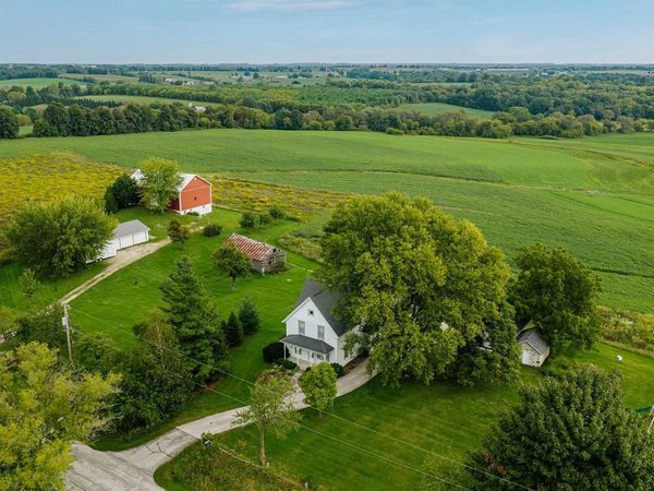 N5022 Buchanan ROAD, Hartford, WI 53027