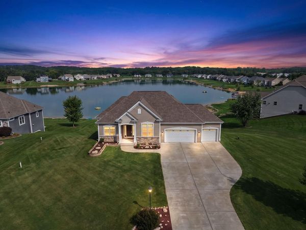 S86W22620 Lake Park DRIVE, Big Bend, WI 53103