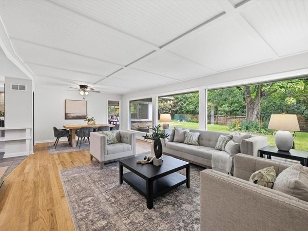 9210 N Pelham PARKWAY, Bayside, WI 53217