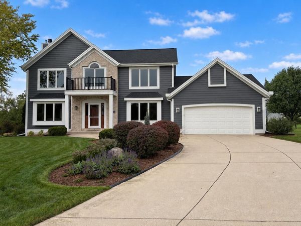 13320 W Crestwood COURT, New Berlin, WI 53151