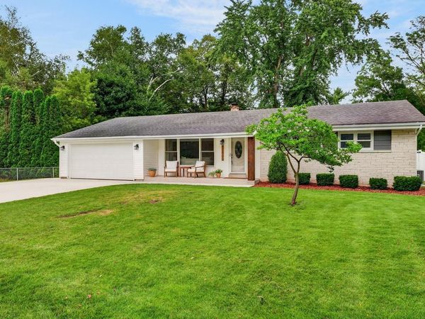 11500 N Buntrock AVENUE, Mequon, WI 53092