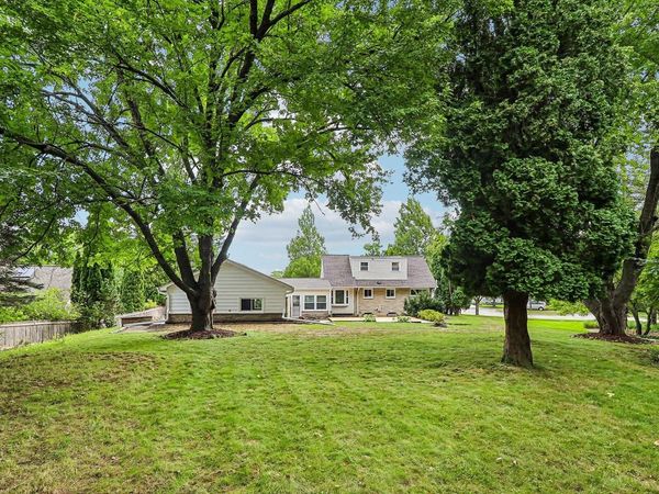 W73N917 London COURT, Cedarburg, WI 53012