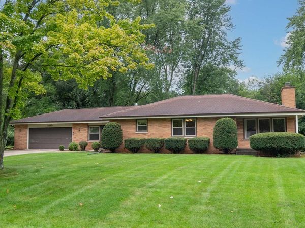 1865 Lone Oak CIRCLE W, Brookfield, WI 53045