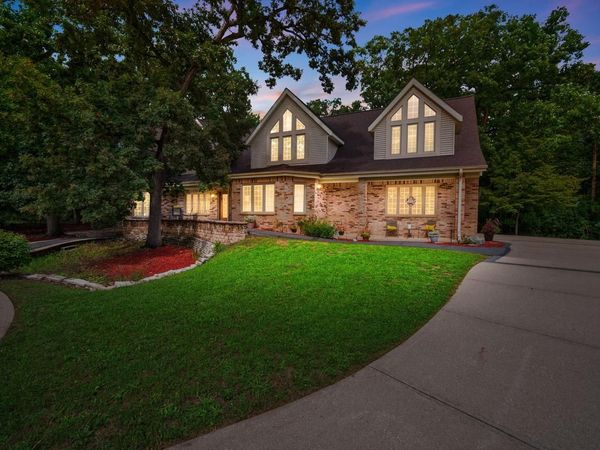 14700 W Fleetwood LANE, New Berlin, WI 53151