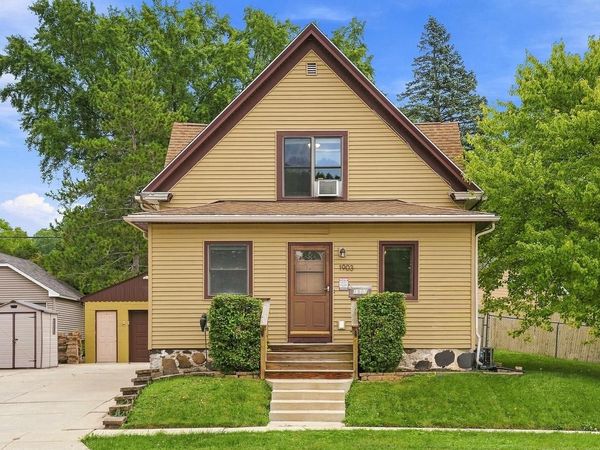 1903 Salisbury ROAD, West Bend, WI 53090