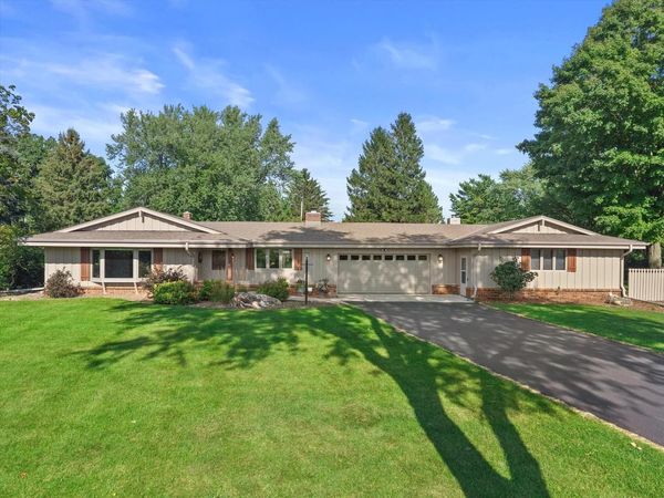 949 Hickory Hill PARKWAY, Hubertus, WI 53033