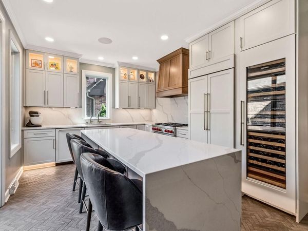 1012 E Ogden AVENUE, Milwaukee, WI 53202