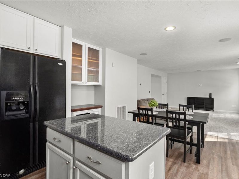 6199 E Meadow Farm Lane, Lorain, OH 44053 Photo 12