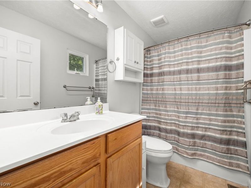 6199 E Meadow Farm Lane, Lorain, OH 44053 Photo 21