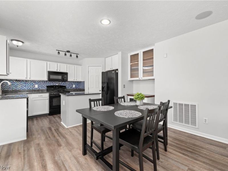 6199 E Meadow Farm Lane, Lorain, OH 44053 Photo 8