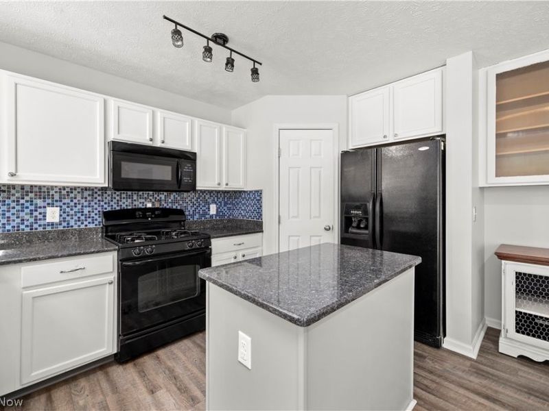 6199 E Meadow Farm Lane, Lorain, OH 44053 Photo 9