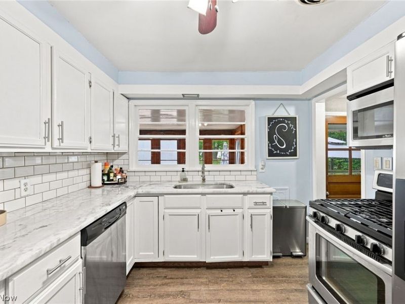 4028 W 220th Street, Fairview Park, OH 44126 Photo 8