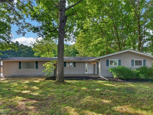 4315 Hallock Young Road, Newton Falls, OH 44444