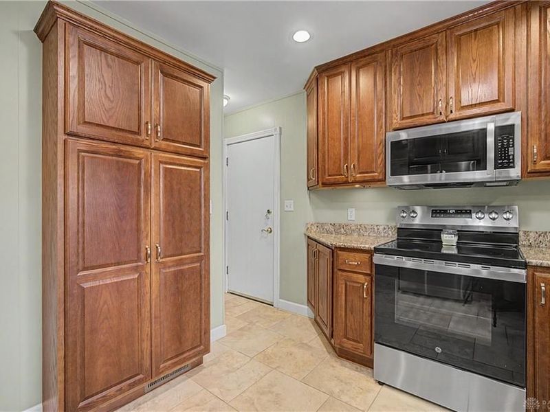 1702 Countryside Drive, Beavercreek, OH 45432 Photo 9