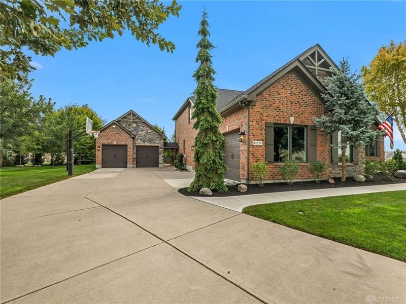11076 Cold Spring Drive, Centerville, OH 45458 Photo 2