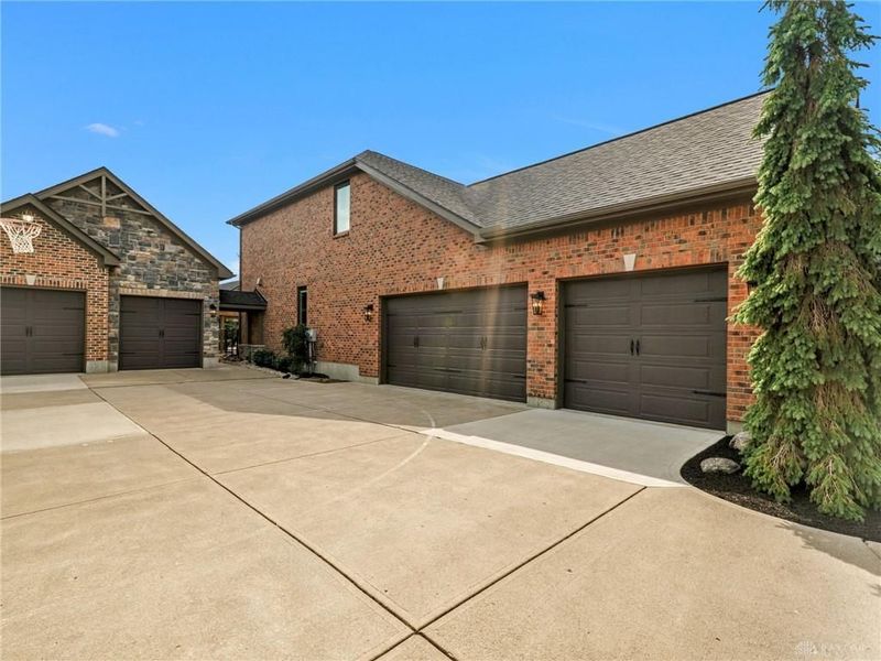 11076 Cold Spring Drive, Centerville, OH 45458 Photo 3