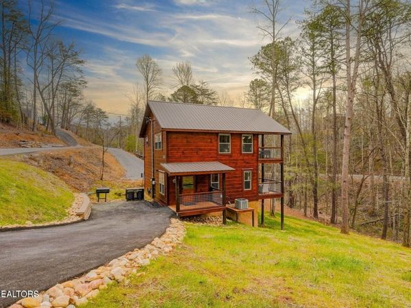 1614 Lake Drive , Gatlinburg, TN 37738