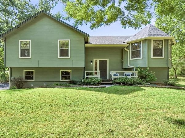 21820 S Martha Road, Peculiar, MO 64078