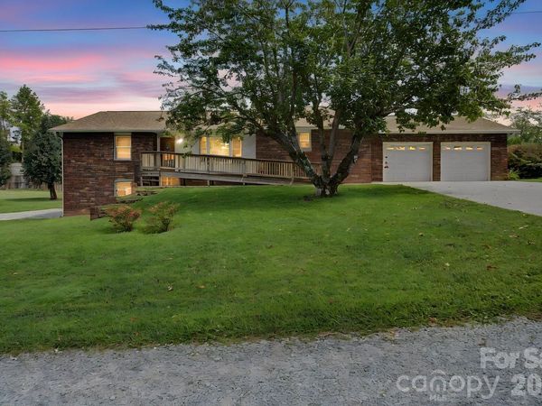 230 Blythewood Drive , Hendersonville, NC 28792
