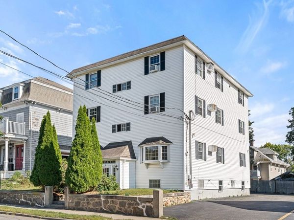 14 W Water St, Unit 1, Wakefield, MA 01880
