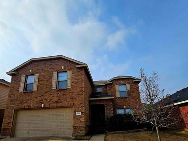 824 Green Heath Avenue, Fort Worth, TX 76120
