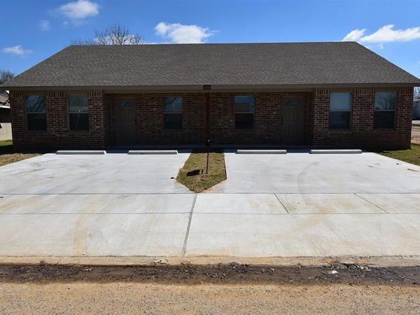 104 N Jordan Street, Unit B, Whitesboro, TX 76273
