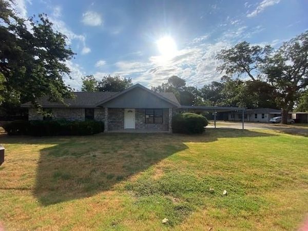 401 N Neathery Avenue, Collinsville, TX 76233