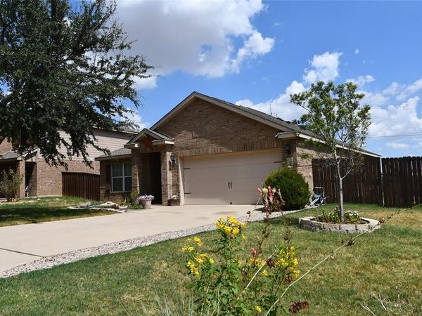 215 Dodge City Trail, Newark, TX 76071