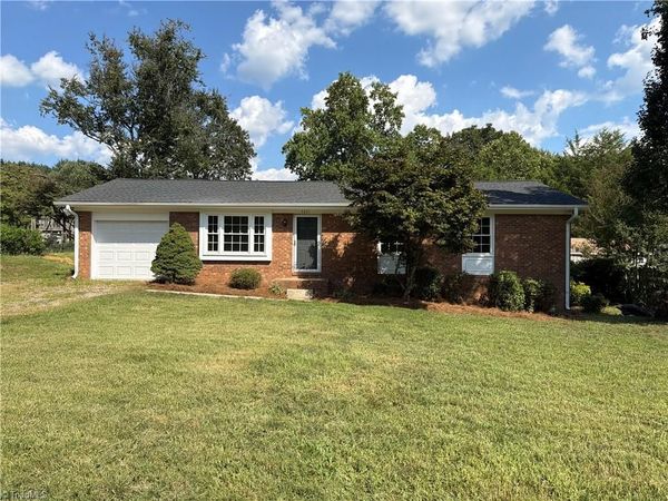 3221 Meadow Lane, Winston-Salem, NC 27107