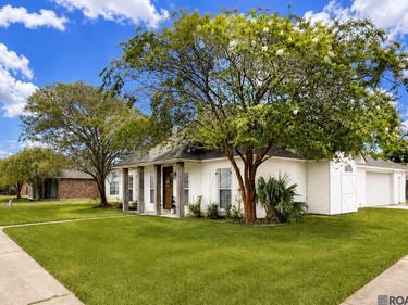6406 Woodside Dr, Zachary, LA 70791
