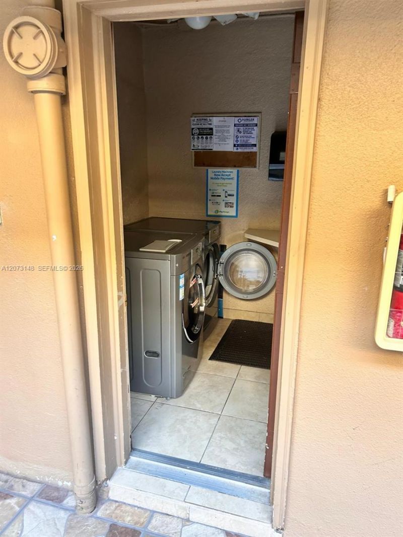 4060 N Hills Dr, Unit 39, Hollywood, FL 33021 Photo