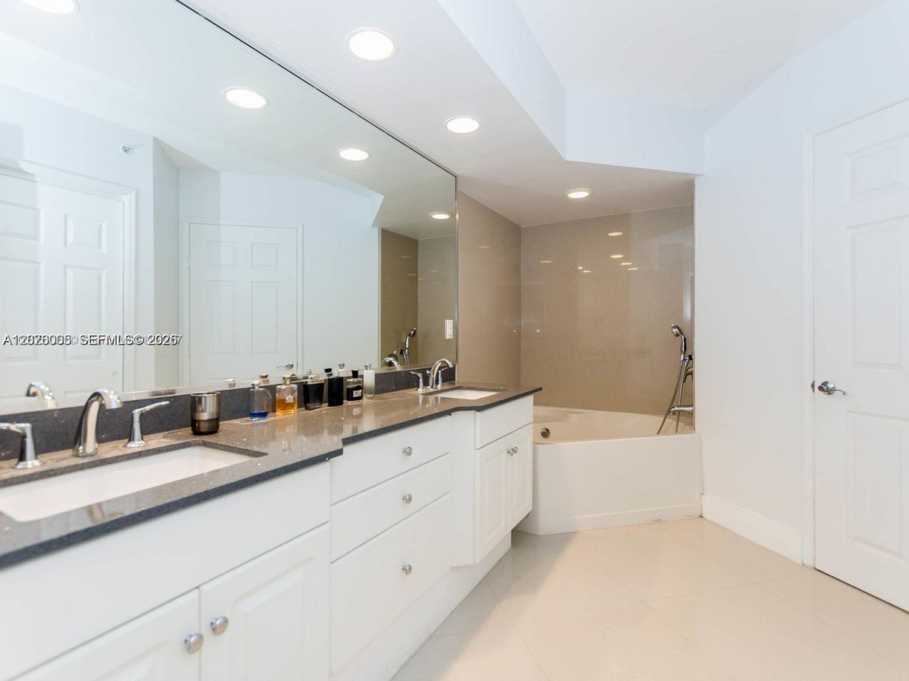 3370 Hidden Bay Dr, Unit 102, Aventura, FL 33180 Photo